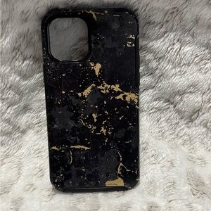 Black and Gold Otterbox Case Iphone12